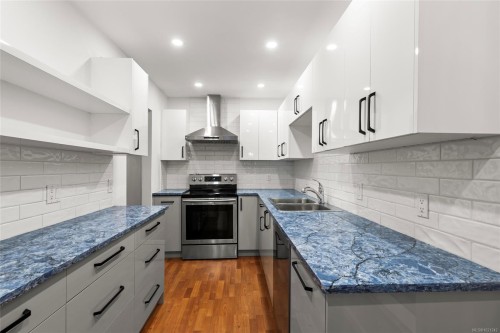 405-1875 Lansdowne Rd, Saanich, BC - Indoor Photo Showing Kitchen With Double Sink With Upgraded Kitchen