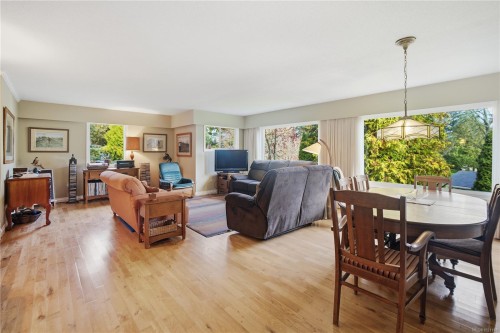 833 Alvarado Terr, Saanich, BC 