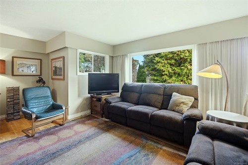 833 Alvarado Terr, Saanich, BC 