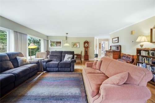 833 Alvarado Terr, Saanich, BC 