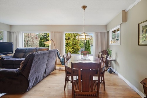 833 Alvarado Terr, Saanich, BC 