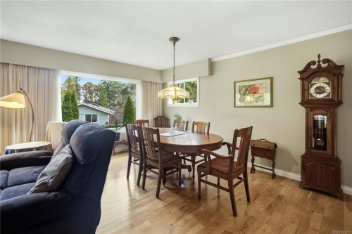 833 Alvarado Terr, Saanich, BC 