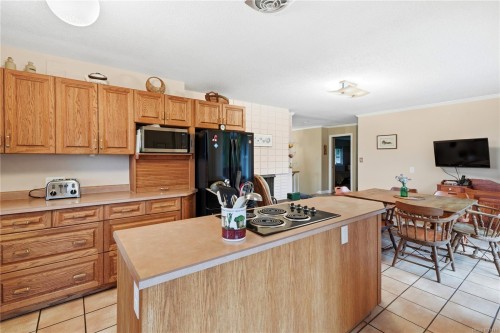 833 Alvarado Terr, Saanich, BC 