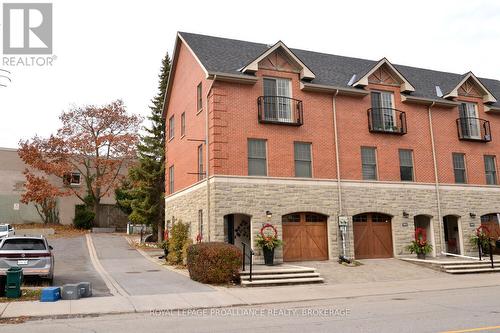 300 Wellington Street, Kingston (East Of Sir John A. Blvd), ON - Outdoor