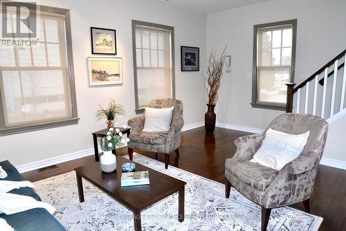 300 Wellington Street, Kingston (East Of Sir John A. Blvd), ON - Indoor Photo Showing Living Room