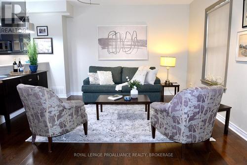 300 Wellington Street, Kingston (East Of Sir John A. Blvd), ON - Indoor Photo Showing Living Room