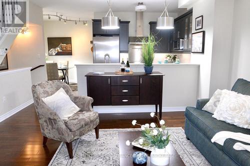 300 Wellington Street, Kingston (East Of Sir John A. Blvd), ON - Indoor Photo Showing Living Room