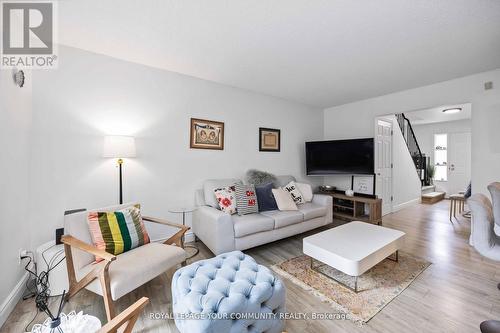 22 Porterfield Crescent, Markham, ON - Indoor Photo Showing Living Room
