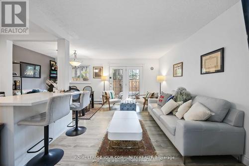 22 Porterfield Crescent, Markham, ON - Indoor Photo Showing Living Room