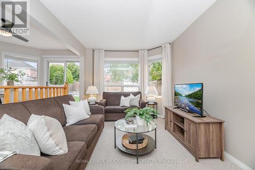 33 Harrop Avenue, Halton Hills, ON - Indoor Photo Showing Living Room