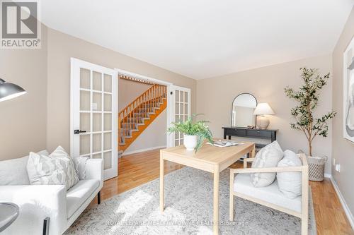 33 Harrop Avenue, Halton Hills, ON - Indoor Photo Showing Living Room