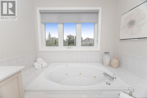 33 Harrop Avenue, Halton Hills, ON - Indoor Photo Showing Bathroom