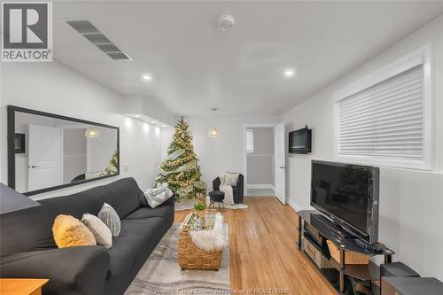 1 Tilbury Street, Tilbury, ON - Indoor Photo Showing Living Room