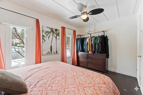Primary bedroom - 10 Ch. Grenier, Sutton, QC - Indoor Photo Showing Bedroom