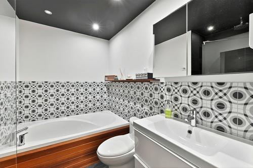 Bathroom - 1482 Rue Montcalm, Montréal (Ville-Marie), QC - Indoor Photo Showing Bathroom