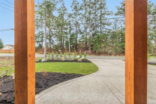 858 Wembley Rd, Parksville, BC 
