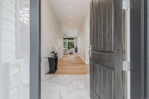 858 Wembley Rd, Parksville, BC 