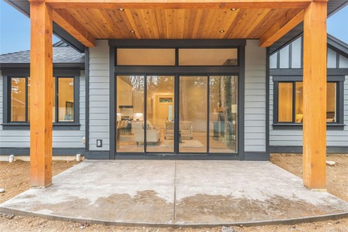 858 Wembley Rd, Parksville, BC 