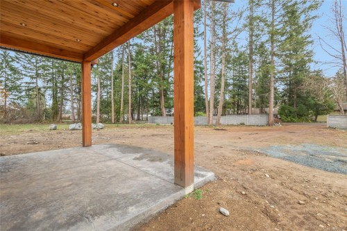 858 Wembley Rd, Parksville, BC 