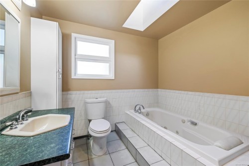 2687 Jingle Pot Rd, Nanaimo, BC 