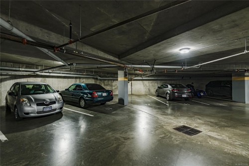 214-21 Conard St, View Royal, BC - Indoor Photo Showing Garage