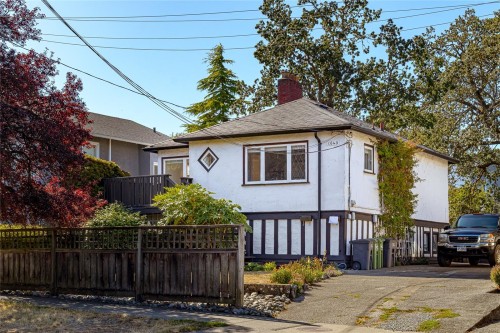 1645 Haultain St, Victoria, BC 