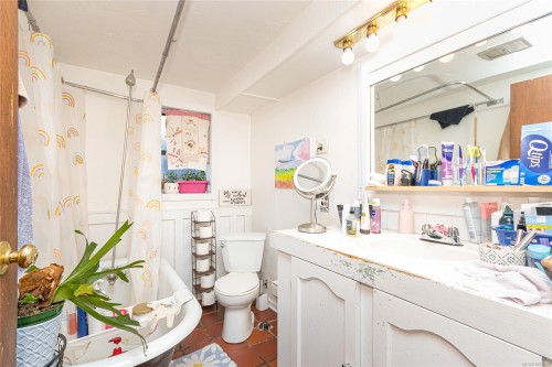 1645 Haultain St, Victoria, BC 