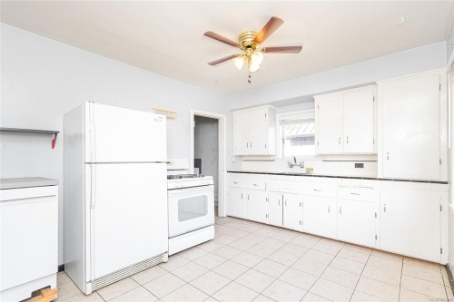 1645 Haultain St, Victoria, BC 