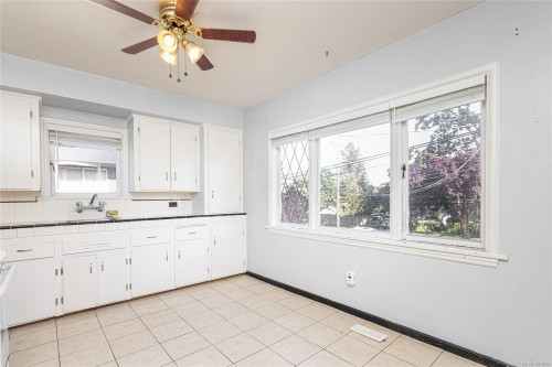 1645 Haultain St, Victoria, BC 