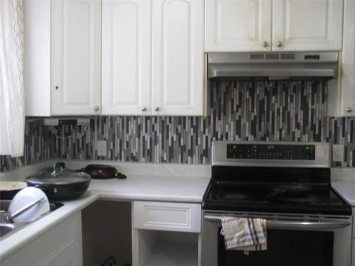 5605 Willow Drive, Vernon, BC - Indoor Photo Showing Kitchen
