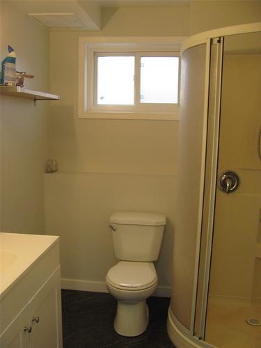5605 Willow Drive, Vernon, BC - Indoor Photo Showing Bathroom