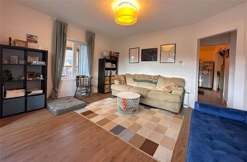 520 Cummings Road, Kimberley, BC - Indoor Photo Showing Living Room