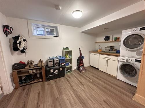 520 Cummings Road, Kimberley, BC - Indoor Photo Showing Laundry Room