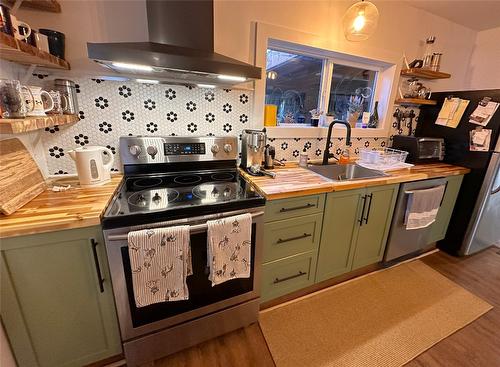 520 Cummings Road, Kimberley, BC - Indoor Photo Showing Kitchen