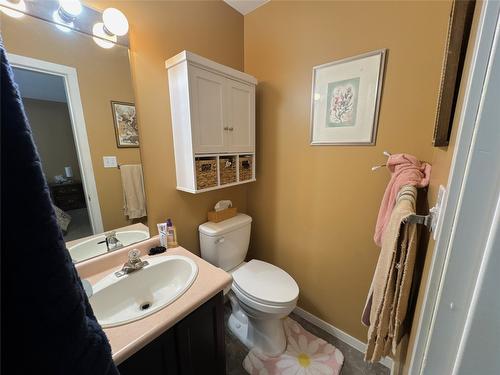 2313 Clapperton Avenue, Merritt, BC - Indoor Photo Showing Bathroom