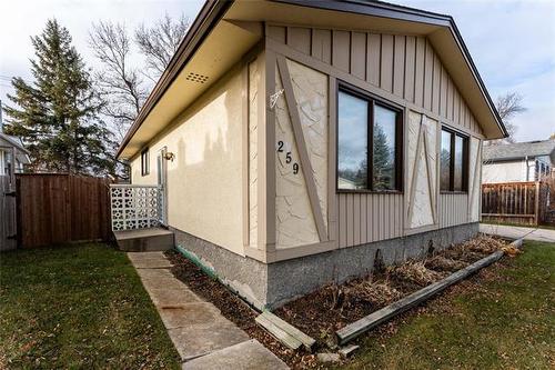 259 Carriage Rd, Winnipeg, MB 