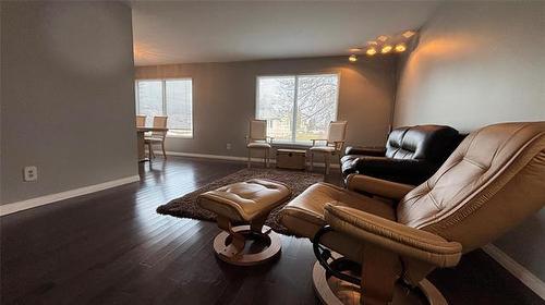 259 Carriage Rd, Winnipeg, MB 