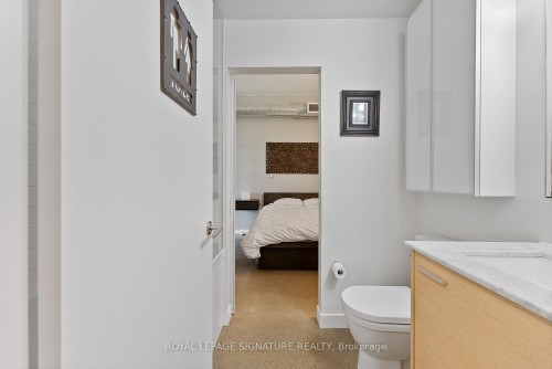 301-52 Sumach Street, Toronto, ON - Indoor Photo Showing Bathroom