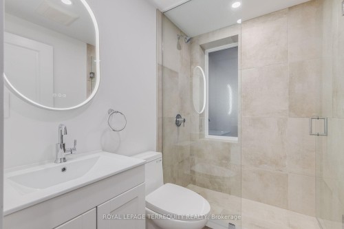 1-94 Earlscourt Avenue, Toronto, ON - Indoor Photo Showing Bathroom