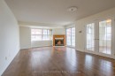 402-18 Concorde Place, Toronto, ON  - Indoor Photo Showing Living Room With Fireplace 