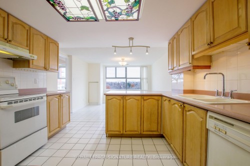 402-18 Concorde Place, Toronto, ON - Indoor Photo Showing Kitchen