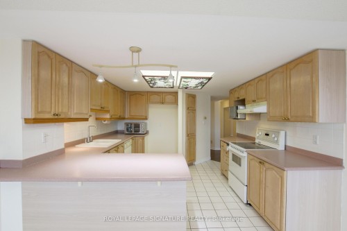 402-18 Concorde Place, Toronto, ON - Indoor Photo Showing Kitchen