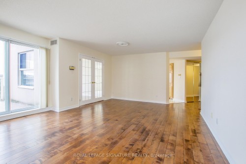 402-18 Concorde Place, Toronto, ON - Indoor Photo Showing Other Room