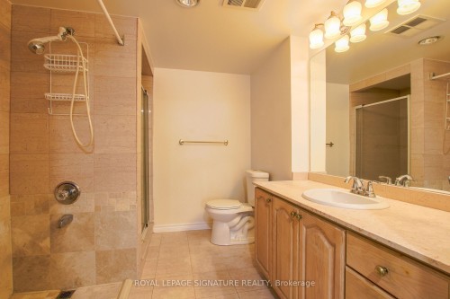 402-18 Concorde Place, Toronto, ON - Indoor Photo Showing Bathroom