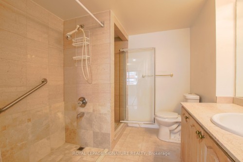 402-18 Concorde Place, Toronto, ON - Indoor Photo Showing Bathroom