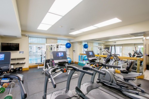 402-18 Concorde Place, Toronto, ON - Indoor Photo Showing Gym Room