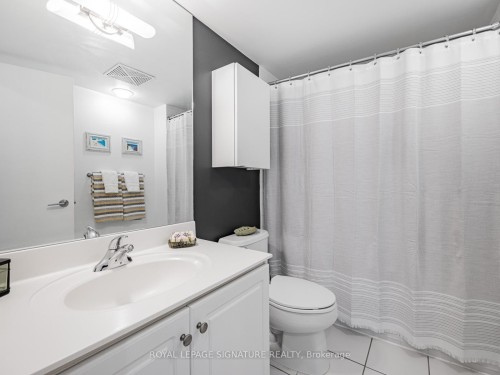 1817-185 Legion Road N, Toronto, ON - Indoor Photo Showing Bathroom
