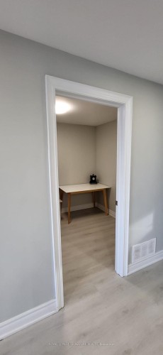 80 Seabreeze Crescent, Hamilton, ON - Indoor Photo Showing Other Room