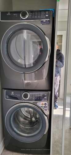 80 Seabreeze Crescent, Hamilton, ON - Indoor Photo Showing Laundry Room