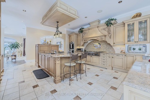 7 Sugarbush Lane, Uxbridge, ON - Indoor Photo Showing Kitchen With Upgraded Kitchen